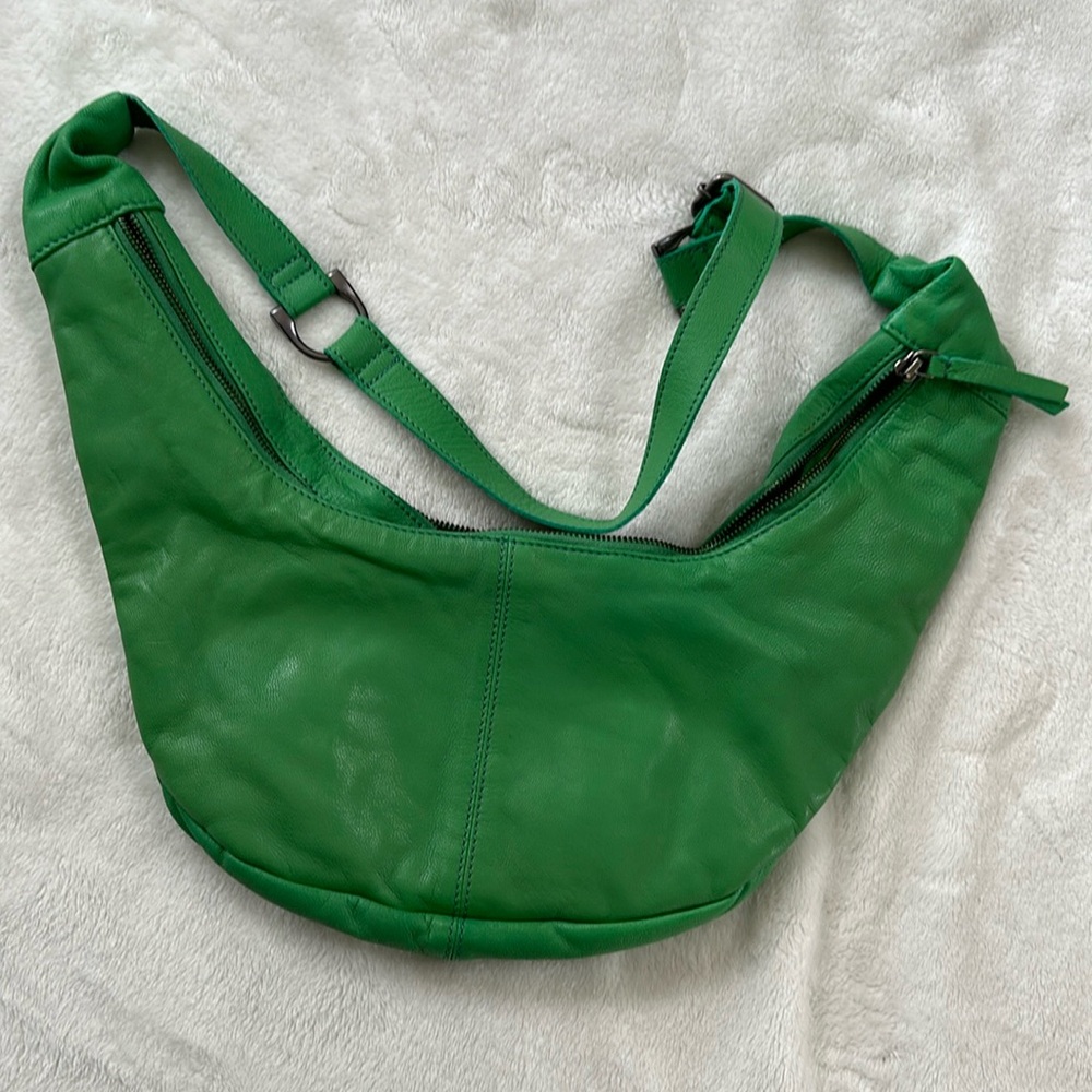 Free People green sling crossbody. Like brand new!!